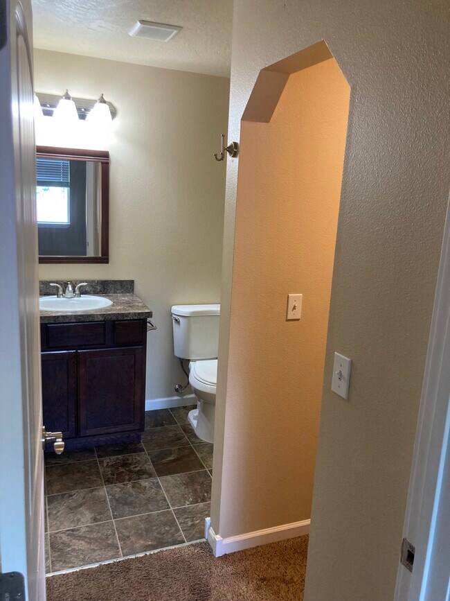 master bath & closet - 752 E Spokane Ave