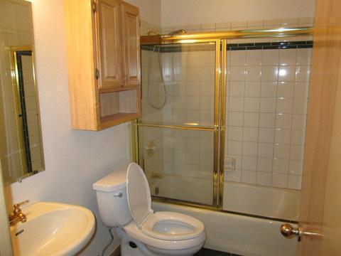 Building Photo - Large 4 Bedroom House in La Cueva District