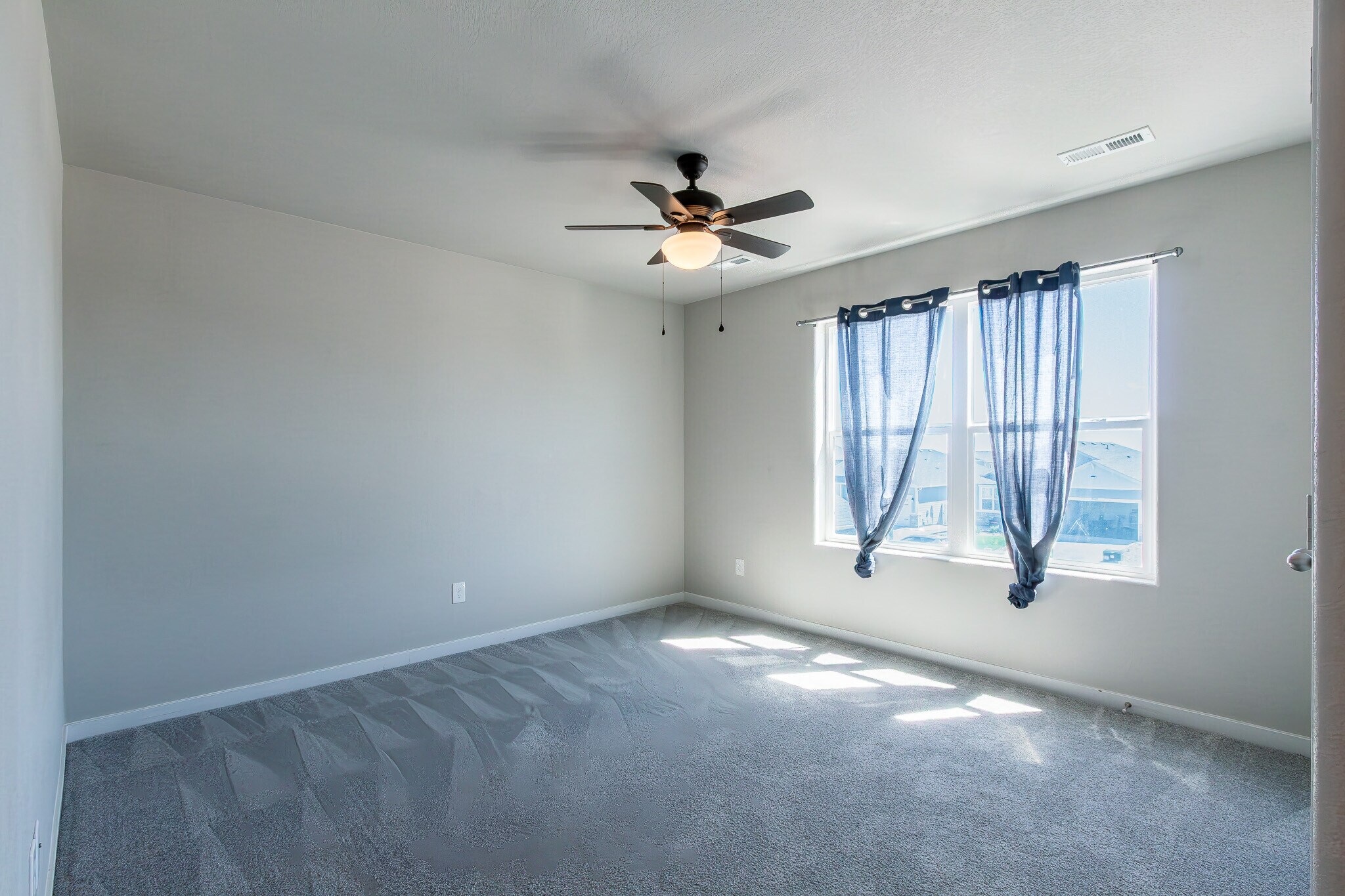 Building Photo - 8136 Lookout Ct