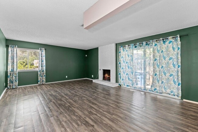 Building Photo - 9011 Quail Valley Dr