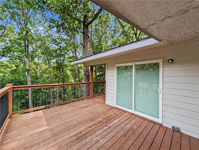 Building Photo - 24 Hampstead Ln