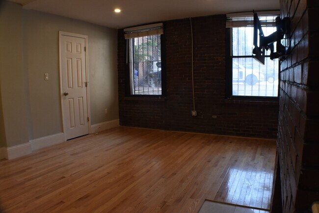 Building Photo - 31 Fairfield St