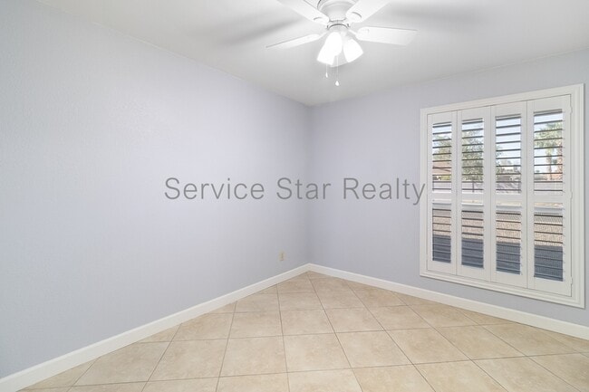 Building Photo - 713 W Alamo Dr