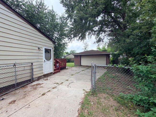 Building Photo - 30058 Halecreek St