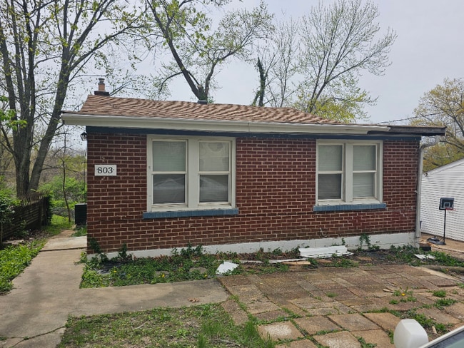 Primary Photo - 803 Marvin Ave