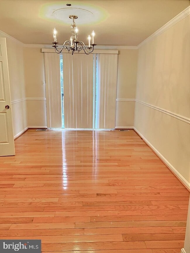 Building Photo - Welcome to this beautifully maintained brick end residence in the heart of Falls Church, where co...