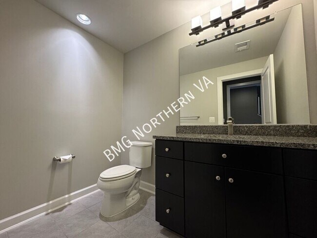 Building Photo - 43339 Stadium Ter