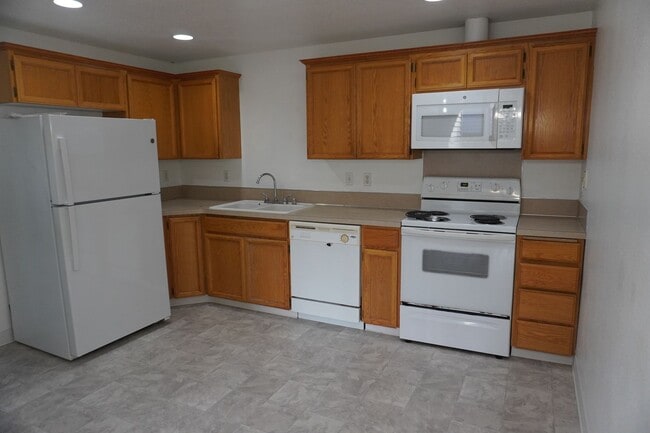 Building Photo - Well Maintained Single Level Home for Lease in Kelso