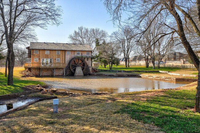 Building Photo - **Charming Cape Cod Home for Lease in the ...