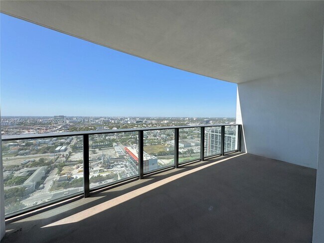 Building Photo - 1600 NE 1st Ave