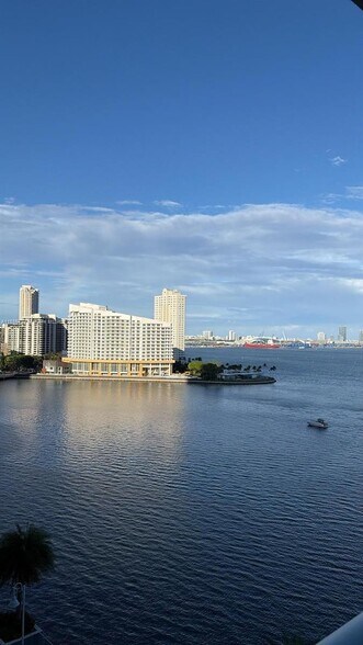 Building Photo - 1155 Brickell Bay Dr