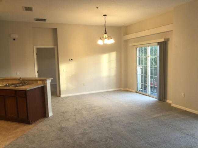 Building Photo - 2 bed 2 bath condo w 1 car garage
