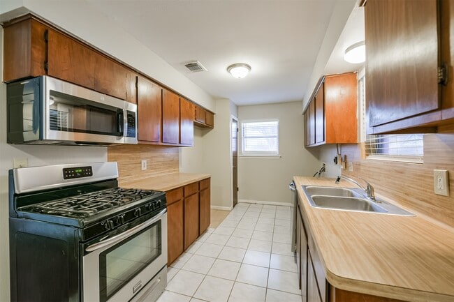 Building Photo - 4655 Orange Cir S