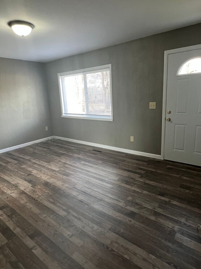 Building Photo - 617 W Owens St