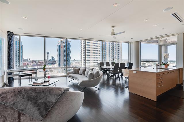 Building Photo - 2408 Victory Park Ln