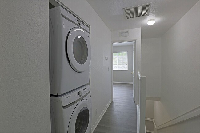 Building Photo - Cypress Landing 10067