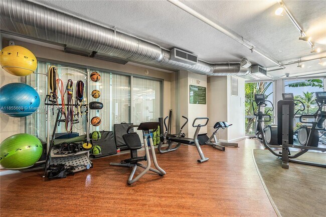 Building Photo - 2641 N Flamingo Rd