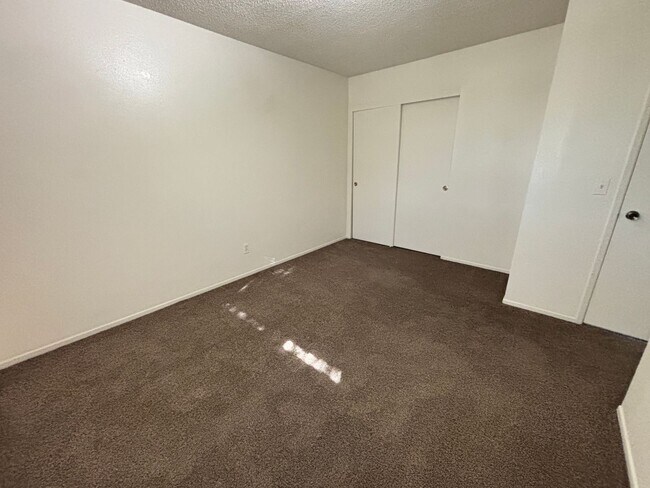 Building Photo - West Lancaster Apartment