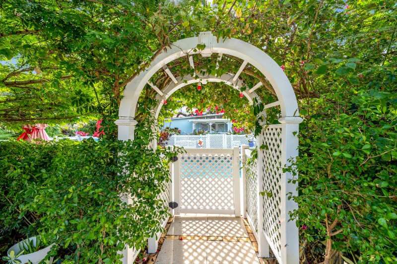 Building Photo - 720 Lantana Ln
