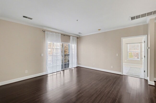 Building Photo - Spacious and light-filled second-story condo!
