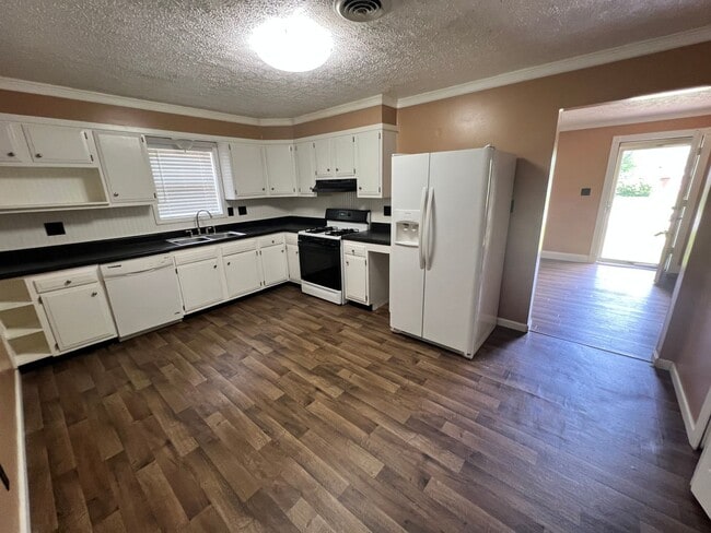 Building Photo - HOME IN PRP AREA