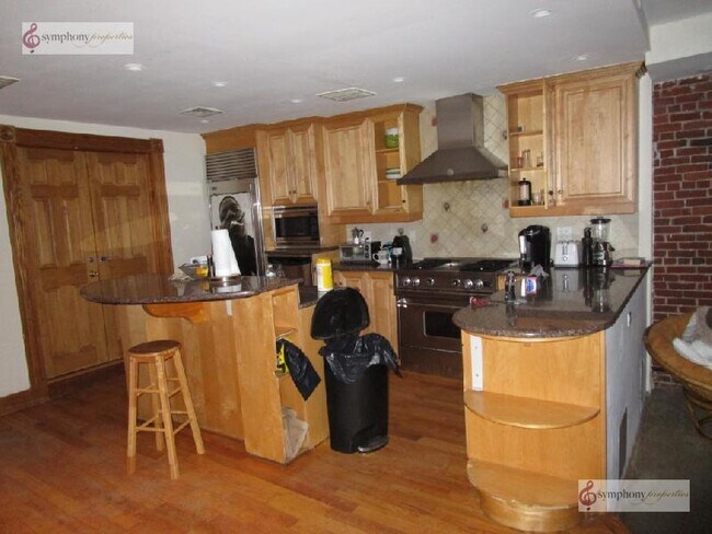 Building Photo - 9 Symphony Rd