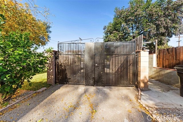 Building Photo - 19148 Saticoy St