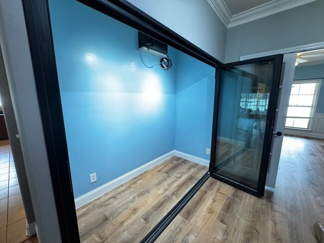 Building Photo - Near Redstone Arsenal Gate 1 with fence, storm shelter and AMAZING spa shower in primary suite