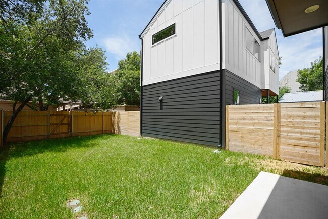 Building Photo - 913 Capitol Ct