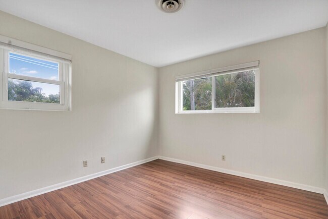 Building Photo - 743 Ibis Way