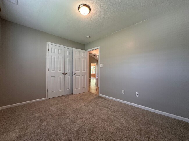 Building Photo - 102 Brookhaven Dr
