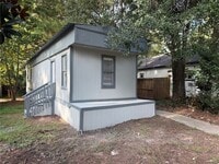 Building Photo - 910 Queenswood St