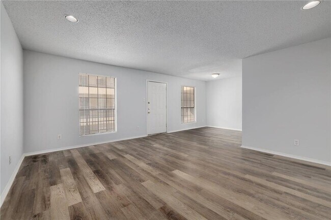 Building Photo - 2401 Leon St