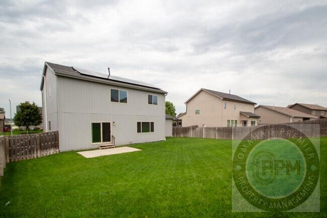 Building Photo - HUGE 3Bd/3Ba House in Bennington, NE!