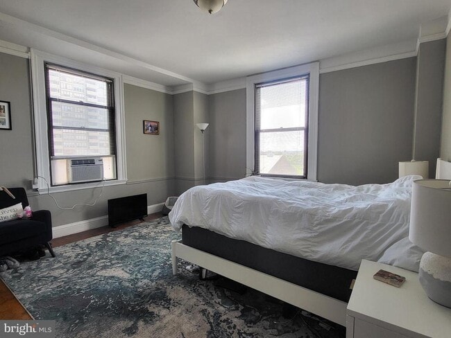 Building Photo - 2031 Locust St