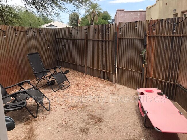 Building Photo - 343 S Convent Ave