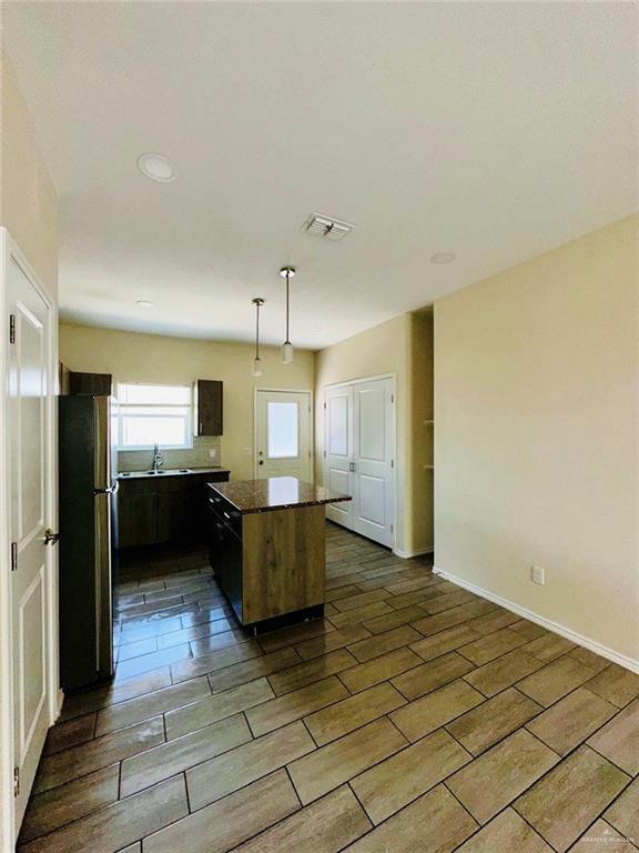 Building Photo - 5106 N Hiawatha Dr