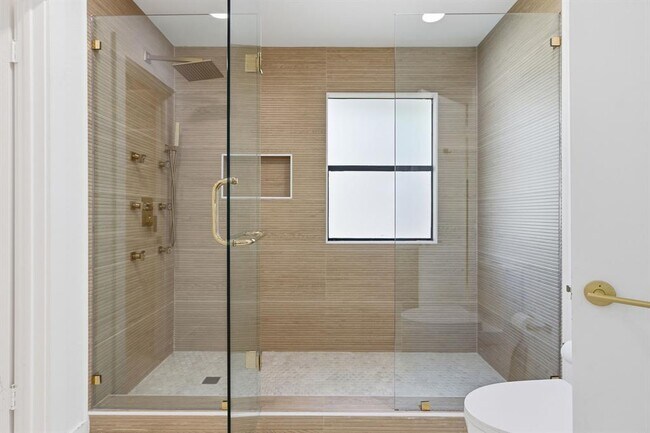 Building Photo - 1707 Yucca Ln