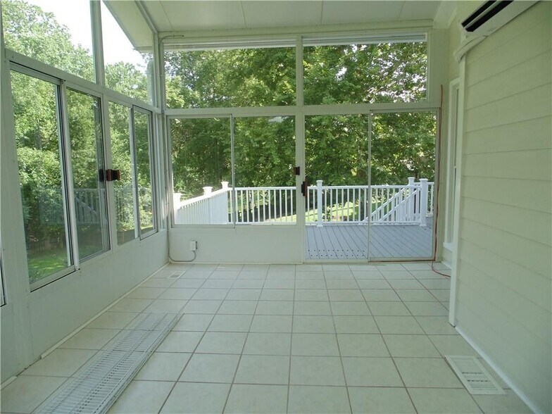 Building Photo - 3895 Deauville Way