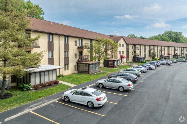 Primary Photo - Coves at Columbus on Karl Road/Stonegate Square