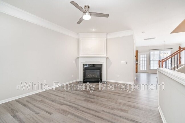 Building Photo - 822 Granby Dr