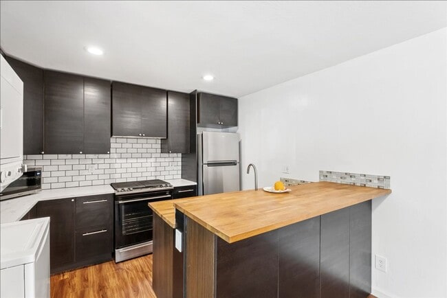 Building Photo - 1833 Fremont Ct