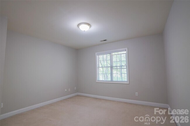 Building Photo - 3552 Weddington Oaks Dr