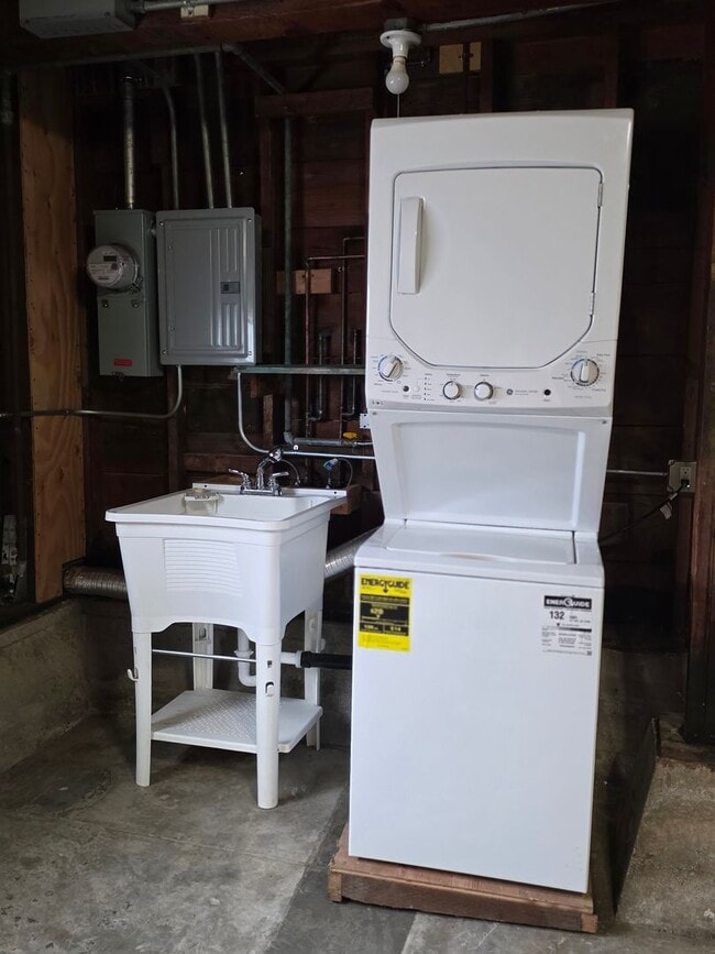 Building Photo - Remodeled Home 2 Blocks from Ocean Beach