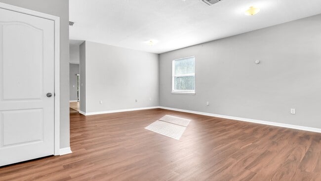 Building Photo - Beautiful 3BD/2BTH Home in Colony Lakes!