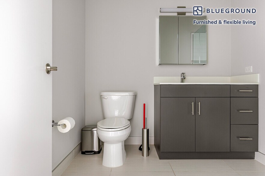 Building Photo - 60 E Randolph St