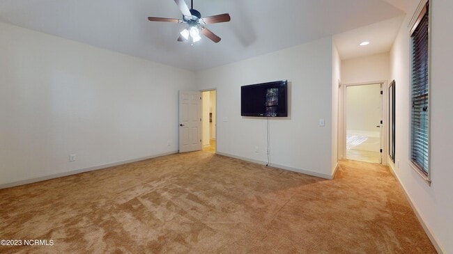 Building Photo - 45 Old Hunt Rd