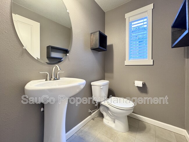 Building Photo - 175 NE 80th Ave