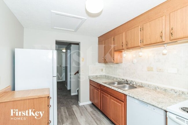 Building Photo - 1458 Summe Dr