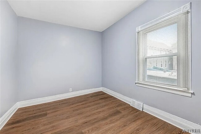 Building Photo - 405 W Ferry St